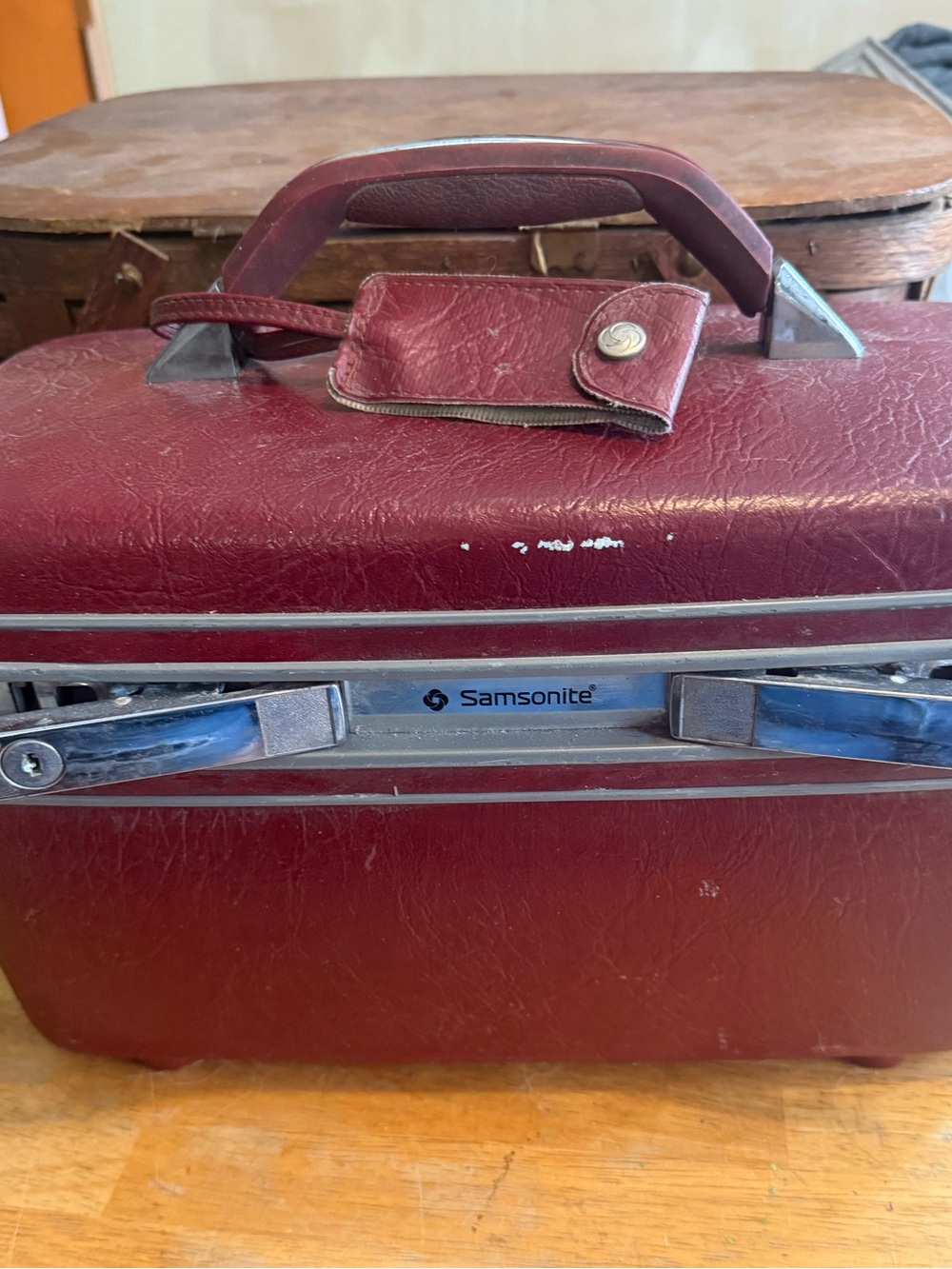 Vintage Samsonite retro Maroon red hard side makeup Travel Train Case